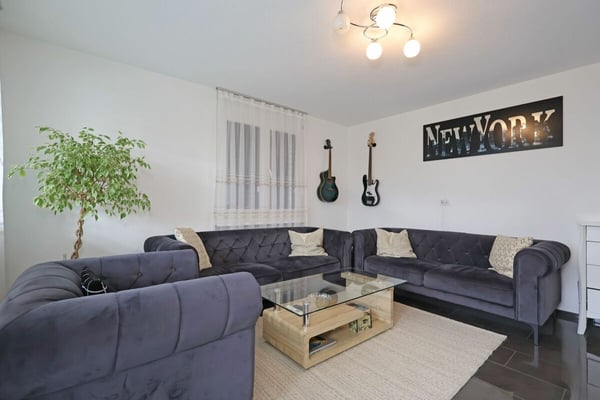 Gut unterhaltene, 3.5 Zimmer Gartenwohnung mit Charme 2
