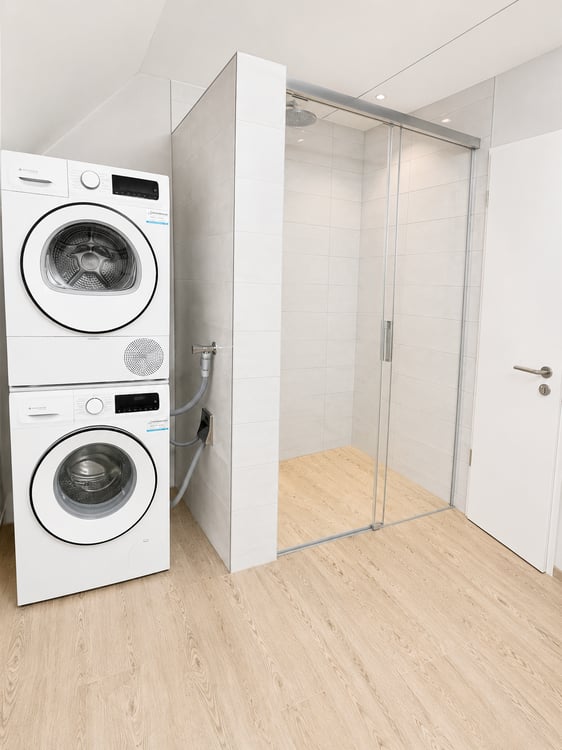 Moderne 3.5-Zimmer-Dachwohnung mit Panoramablick in Holderbank 10