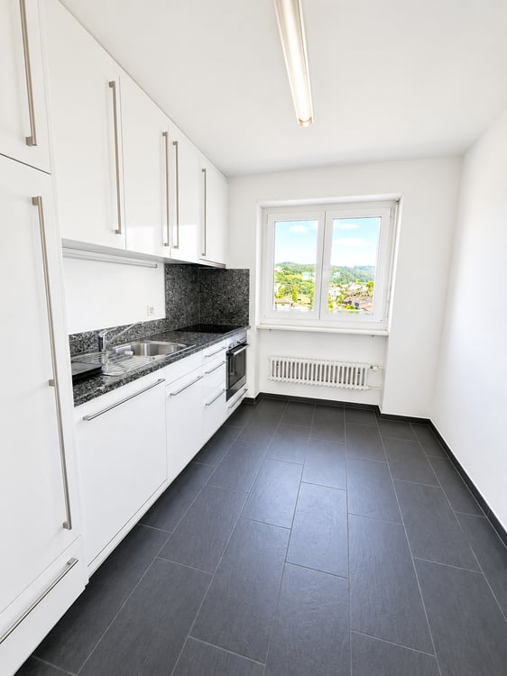 Helle 3-Zimmer-Wohnung mit Balkon und schöner Aussicht in Zofingen 2