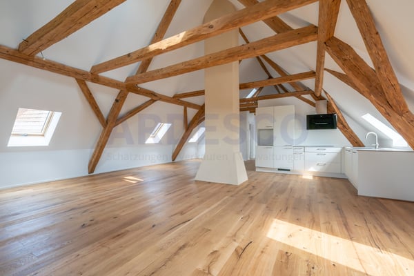 Dachwohnung mit Charme! 1