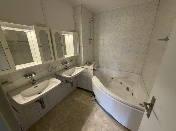 Grosszügige 4.5 Zimmer-Wohnung, im Quartier