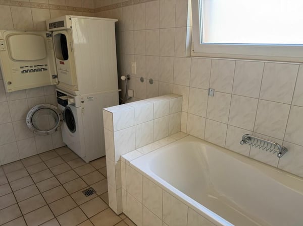 Dachgeschosswohnung, Garage, Kellerabteil 12