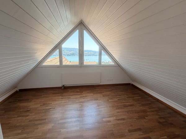 Gepflegte 6.5 Zimmer Maisonette-Wohnung mit 2 Terrassen und Teil-Seesi 5