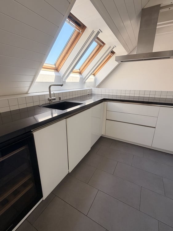 Gepflegte 6.5 Zimmer Maisonette-Wohnung mit 2 Terrassen und Teil-Seesi 3