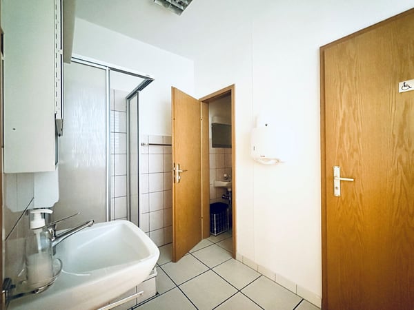 Affittasi da subito uffici con cucina e bagno disabili 10