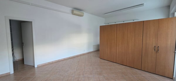 Breganzona: comodo ufficio/negozio con vetrine e 2 posteggi 4