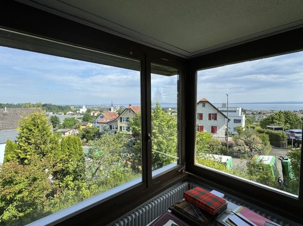 Villa mit Seesicht und mit separatem Bauland an sehr guter Lage. 3