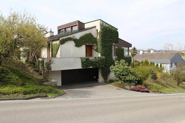 Villa mit Seesicht und mit separatem Bauland an sehr guter Lage. 2