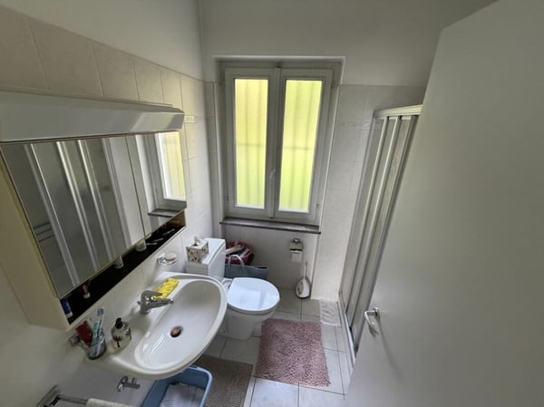 Haus mit Einliegerwohnung und Seesicht  Casa con appartamento indipendente e vista lago. 12