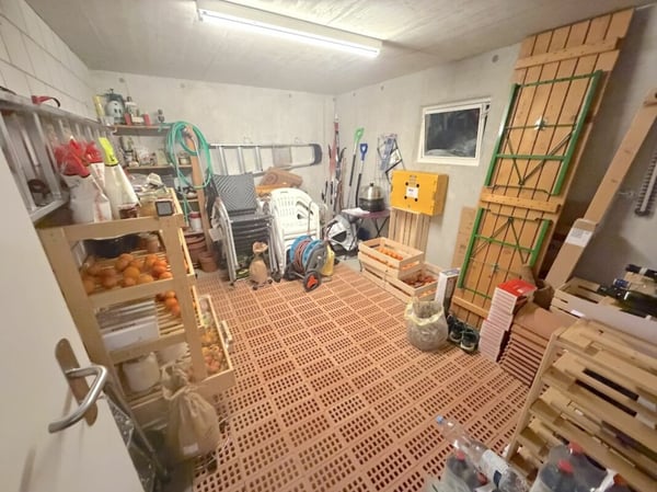 Einfamilienhaus mit separatem Eingang für Büro mit Toilette 12