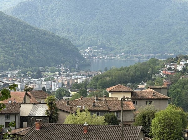 Haus mit Einliegerwohnung und Seesicht Casa con appartamento indipendente e vista lago. 6
