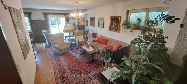 Grosses u. privates EFH mit Lift mit Grottino, Zweitwohnsitz! Ampia e prestigiosa casa unifamiliare privata con ascensore, grottino e possibilità di residenza secondaria. 9