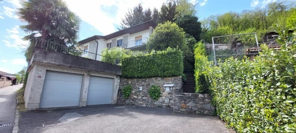 Grosses u. privates EFH mit Lift mit Grottino, Zweitwohnsitz! Ampia e prestigiosa casa unifamiliare privata con ascensore, grottino e possibilità di residenza secondaria. 2
