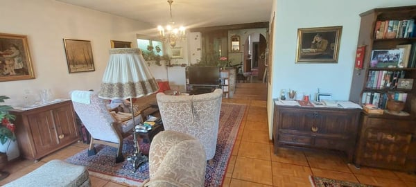 Grosses u. privates EFH mit Lift mit Grottino, Zweitwohnsitz! Ampia e prestigiosa casa unifamiliare privata con ascensore, grottino e possibilità di residenza secondaria. 10