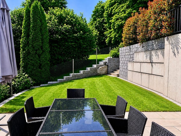 Drei moderne Terrassenhäuser mit Lift und grosszügigem Garten 21