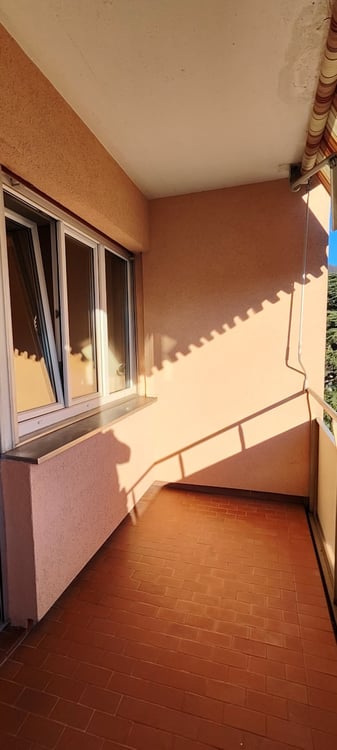 Luminoso appartamento 3.5 locali con balcone e vista panoramica a Vacallo 9