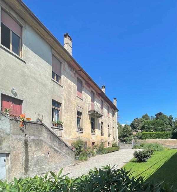 Rodero (Italia): si vende stabile di 2 piani da ristrutturare 2