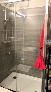 Luminoso appartamento di 2.5 locali con piscina e vista panoramica a Mendrisio 9