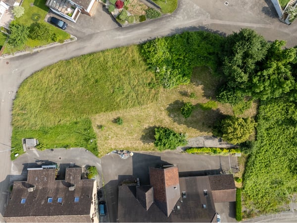 Grand terrain constructible de 1200 m2 1