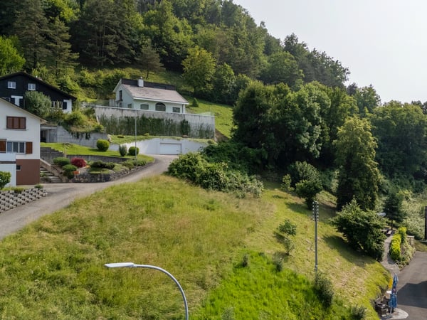 Grand terrain constructible de 1200 m2 5