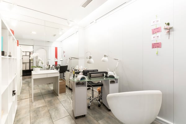 Renditegelegenheit: Zwei vermietete Geschäftsflächen 2