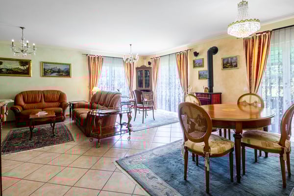 Luminosa casa unifamiliare con vista aperta sul verde 2