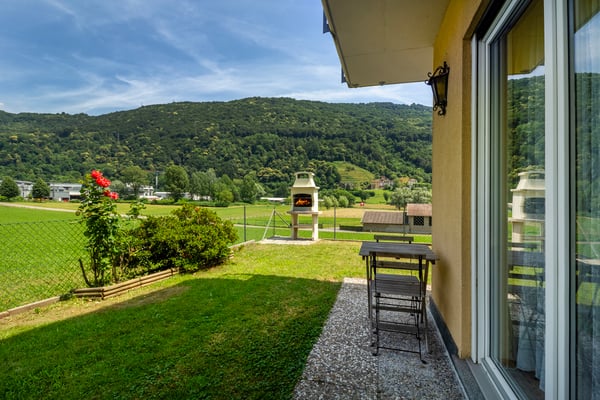 Luminosa casa unifamiliare con vista aperta sul verde 7