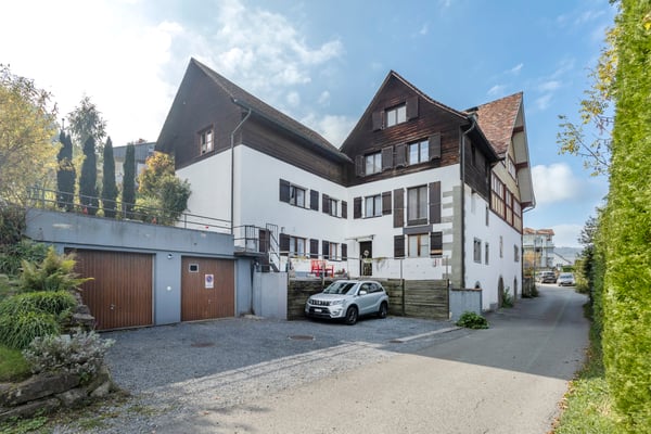 Historische Investition an ruhiger und naturnaher Lage 1