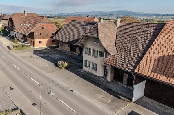 Zwei Häuser mit grossem Garten und viel Platz 1