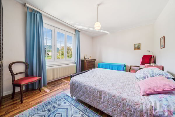 Maison de trois appartements avec terrain constructible 12