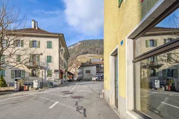 Immeuble mixte au coeur du village d'Ollon 1