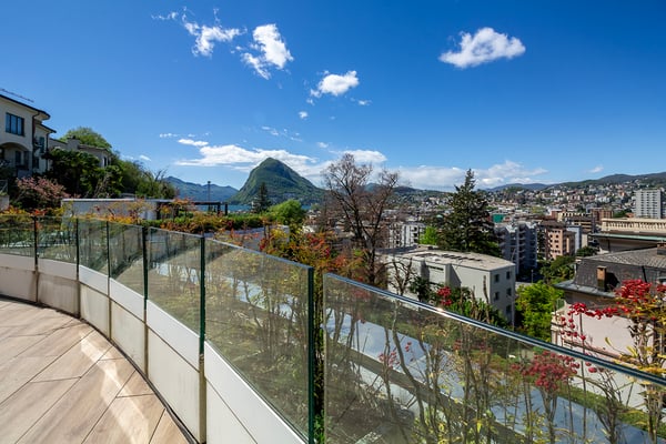 Esclusiva villa bifamiliare perfettamente inserita nel tessuto urbano. 8