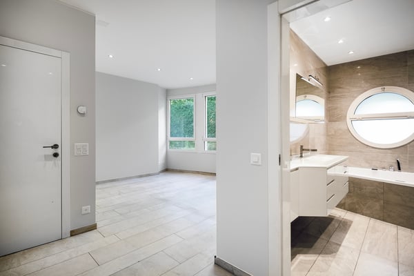 Esclusiva villa bifamiliare perfettamente inserita nel tessuto urbano. 6