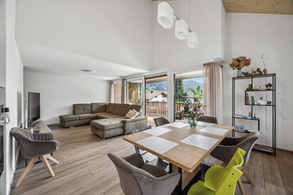 Neuwertige, grosszügige Ruheoase auf zwei Etagen 1