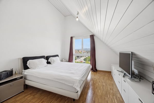 Stilvolle, grosszügige Maisonette mit Weitblick und Galerie 4