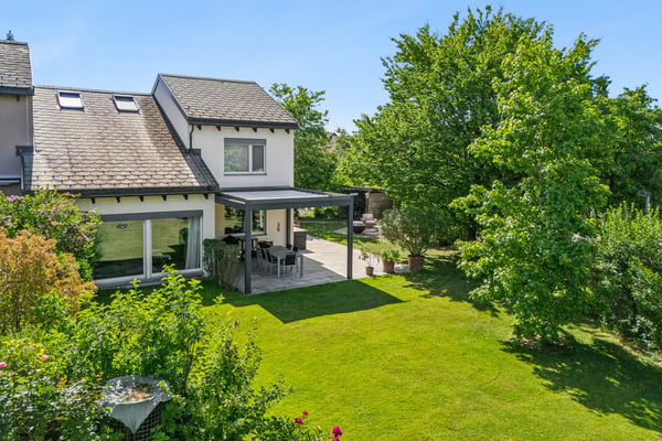 Sonniges Familien-Bijou mit traumhaft grossem Garten und viel Priva... 1