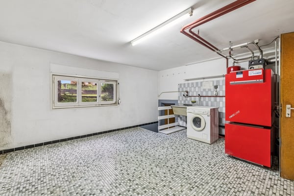 Maison individuelle avec grand potentiel à Rossemaison 10