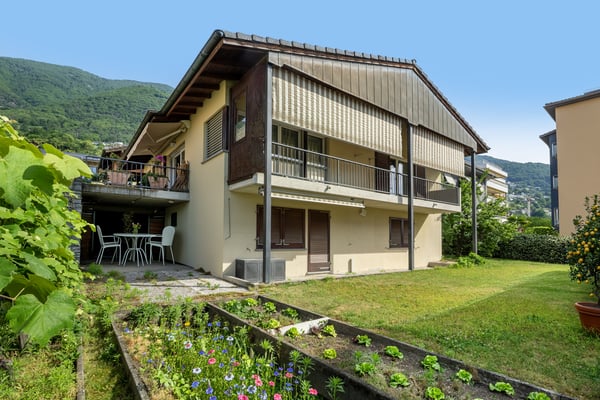 Casa unifamiliare con giardino e vista sul Lago Maggiore 1