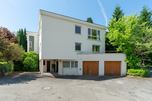 Attraktives Zweifamilienhaus mit vielseitigen Nutzungsmöglichkeiten 1