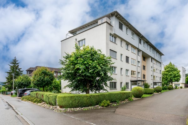 Attraktive Etagenwohnung mit Wintergarten und Alpensicht 1