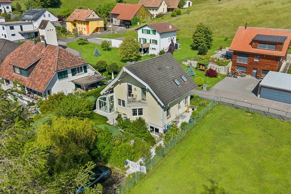 Privilegierte Lage mit Aussicht - Wohnen über Hägendorf 1