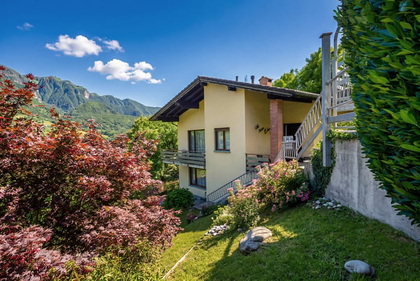 Vista aperta sul Monte Generoso e ampi spazi da valorizzare 1
