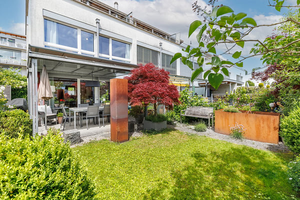 Hier beginnt Ihr neues Kapitel - sonniges Zuhause mit Gartensitzplatz 1