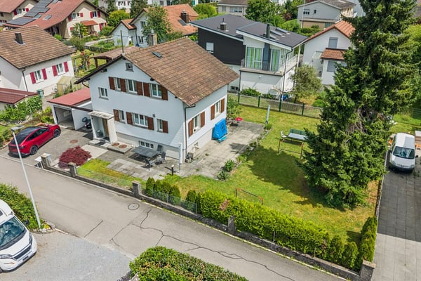 Charmantes Zuhause mit grossem Garten und vielseitigem Grundriss 2