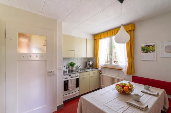 Charmantes Einfamilienhaus mit viel Potenzial und grossem Garten 4