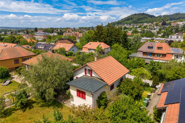 Charmantes Einfamilienhaus mit viel Potenzial und grossem Garten 8