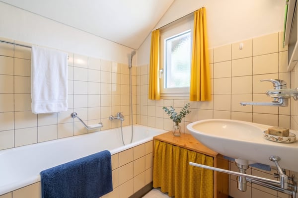 Charmantes Einfamilienhaus mit viel Potenzial und grossem Garten 6