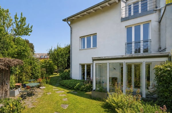 Stilvolles Einfamilienhaus mit Gartenidylle an attraktiver Lage 1