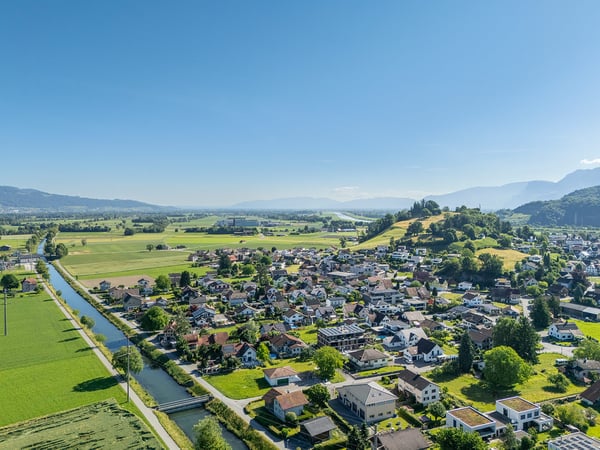 Grosszügiges Wohnen mit viel Privatsphäre an sonniger Familienlage 8