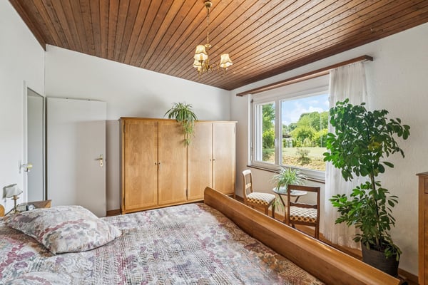 Sonnig gelegenes Einfamilienhaus mit Umschwung an ruhiger Lage 5
